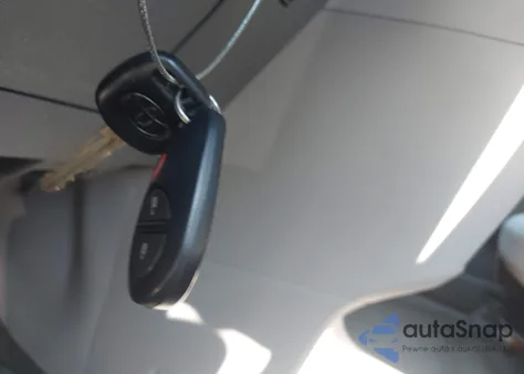 2017 Toyota Sienna L 7 Passenger z USA, uszkodzony, nr VIN 5TDZZ3DC7HS881985